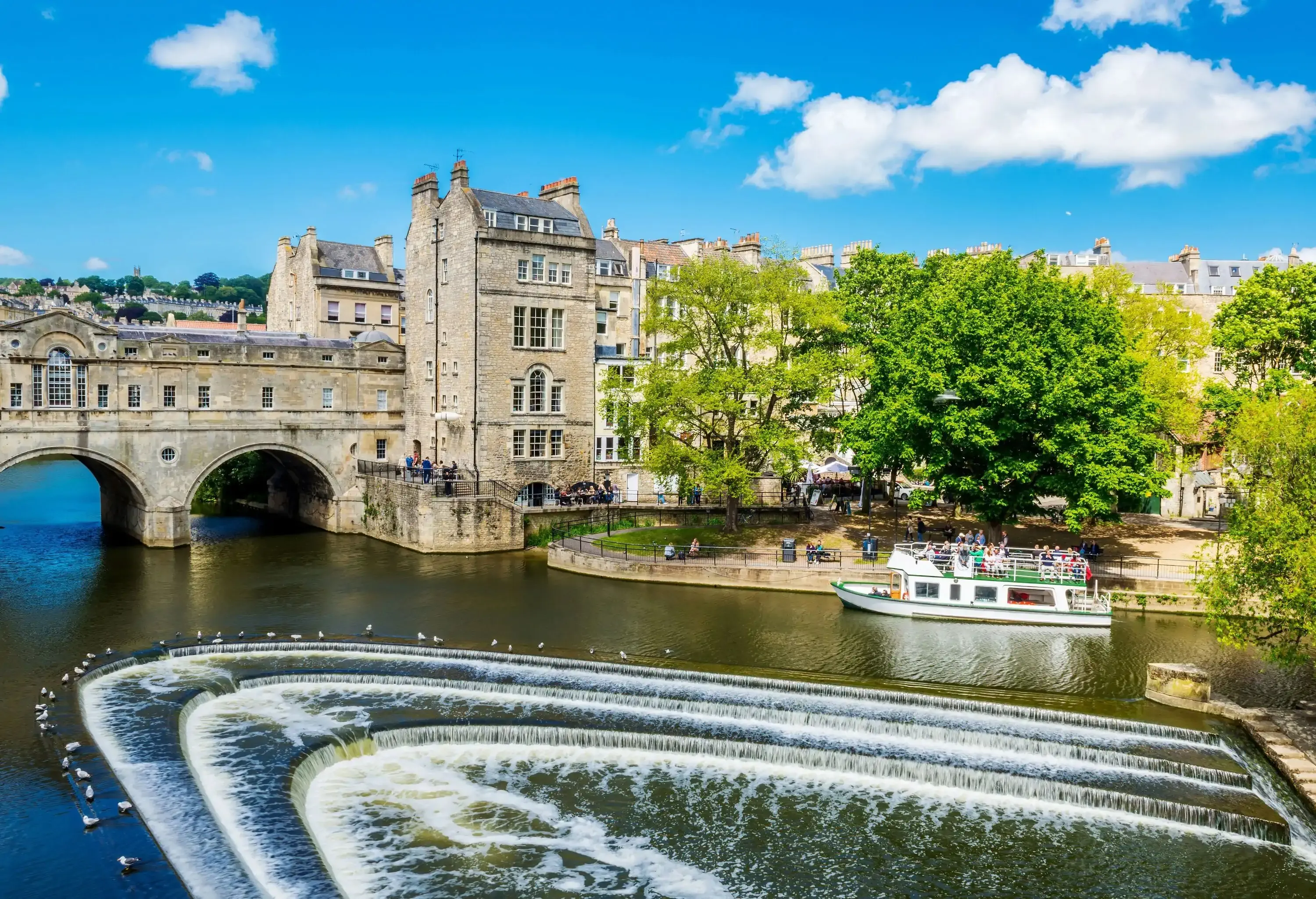 View of the Pulteney Bridge River Avon in Bath, England