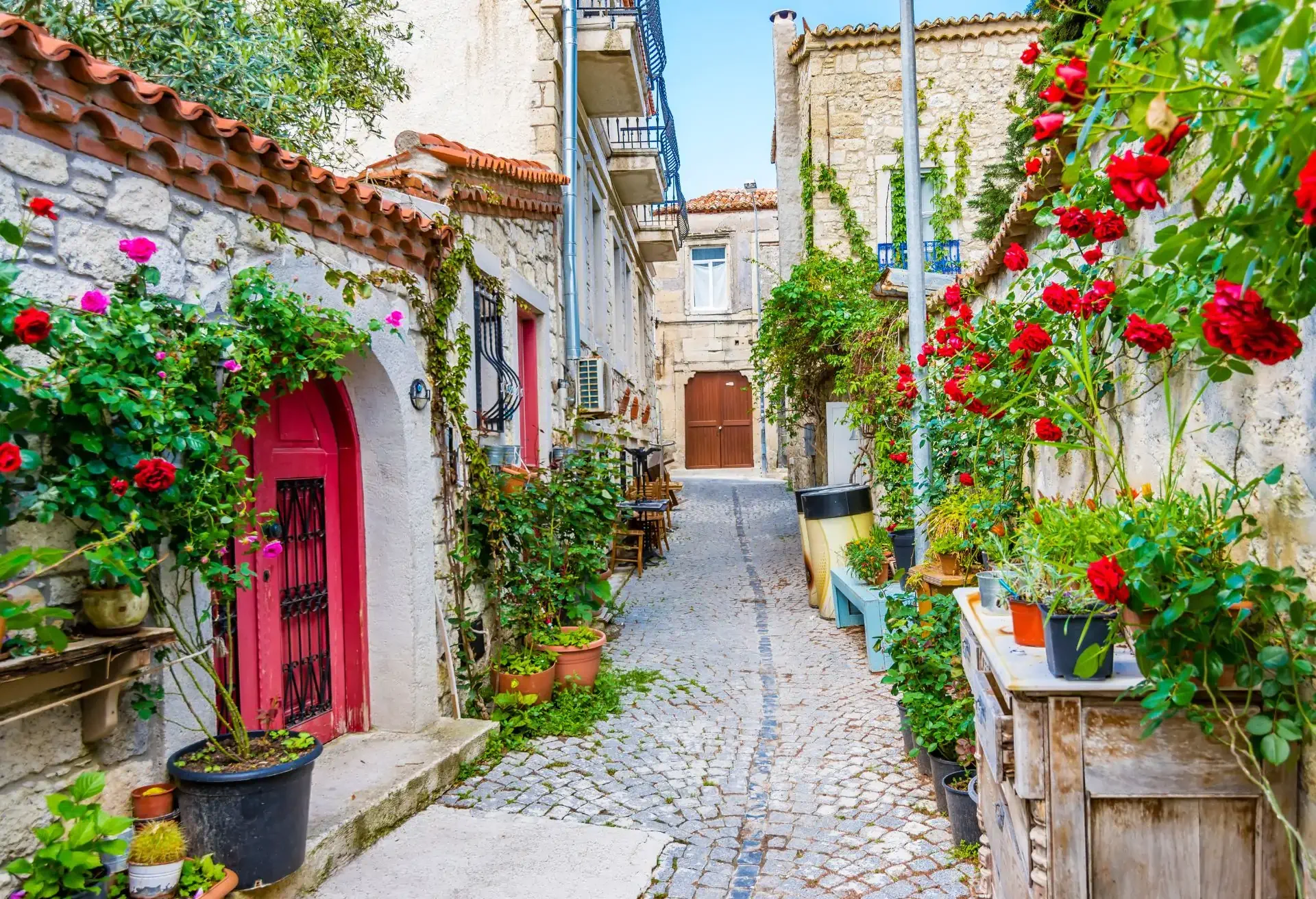 alacati-street-1920x1312