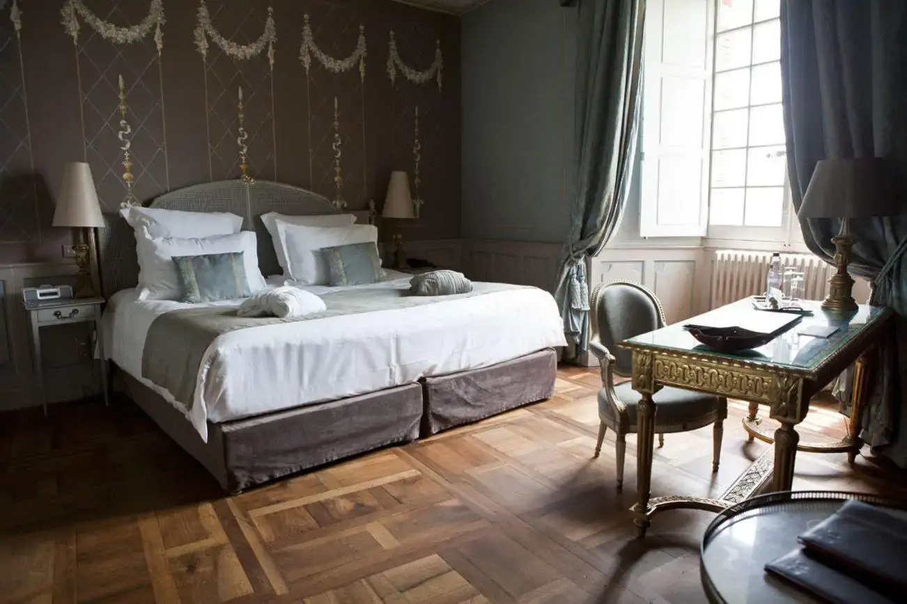 chateau-de-mercues-leonardo-1117353-junior_suite_s-140317