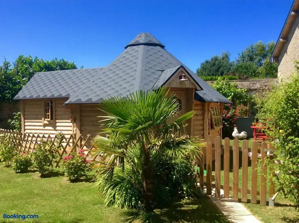 House in a garden at La Naomath