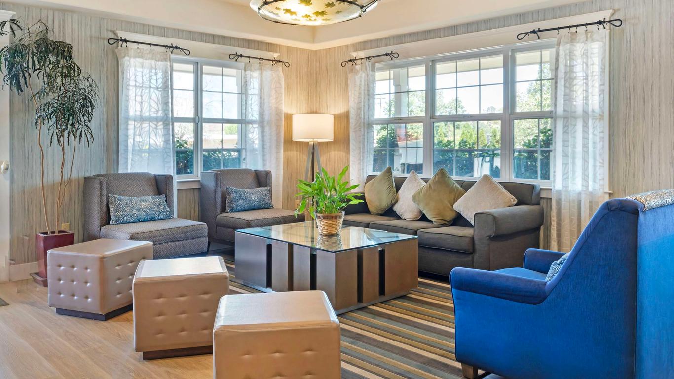 Best Western Cedar Inn & Suites