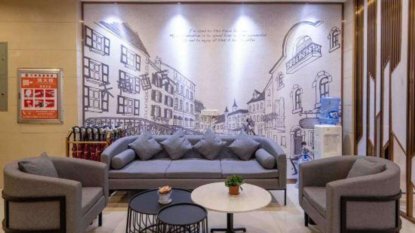 Tianhai Yueju Hotel (Jiujiang Railway Station Pedestrian Street Store)