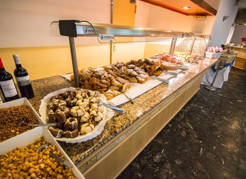 Buffet Photo