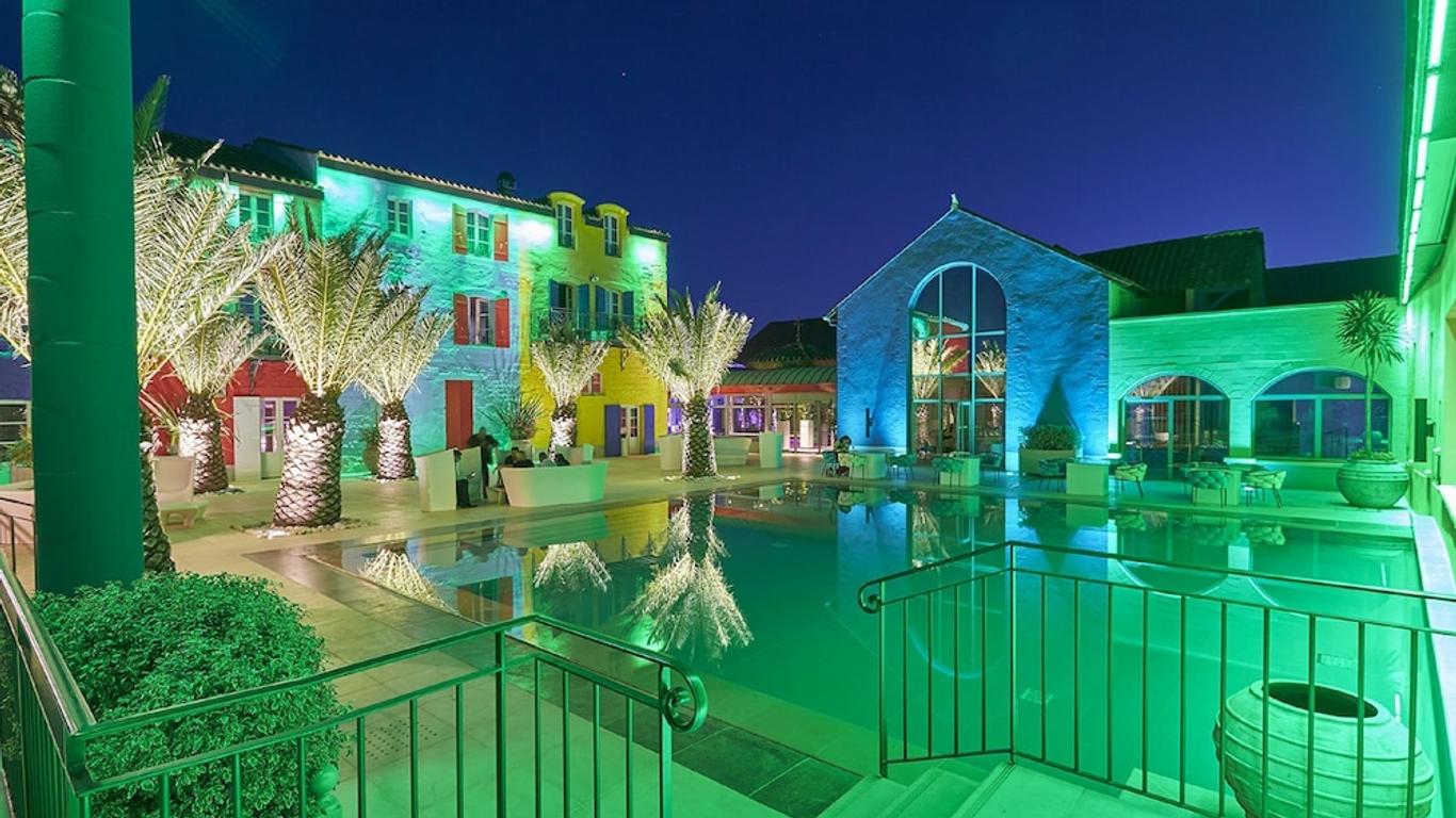 Le Stelsia Resort