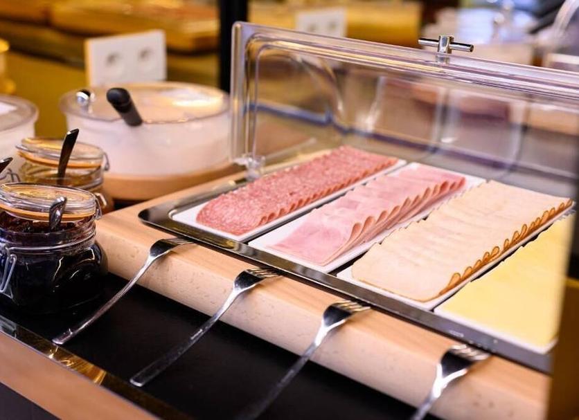 Buffet Photo
