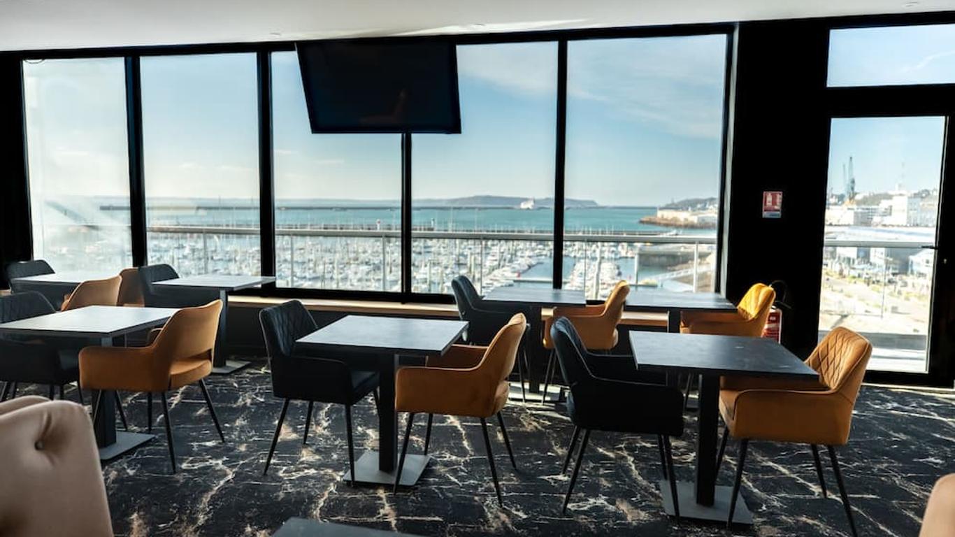 Le Barracuda & Spa, Centre Port, pieds dans l'eau, vue mer