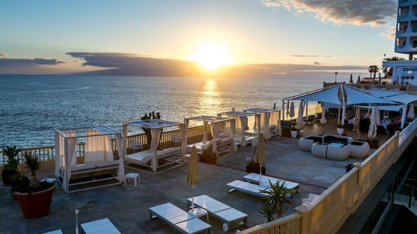 Pearly Grey Ocean Club Apartments & Suites