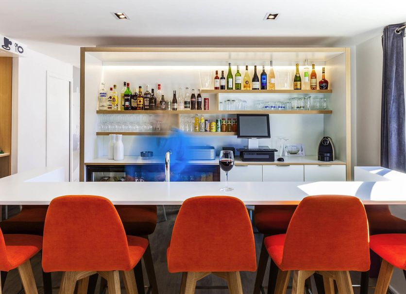 Bar Photo