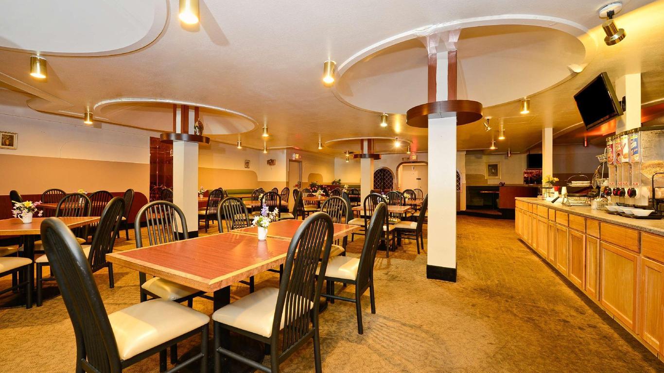 Howard Johnson by Wyndham Benton Harbor