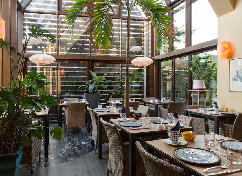 Restaurant Photo