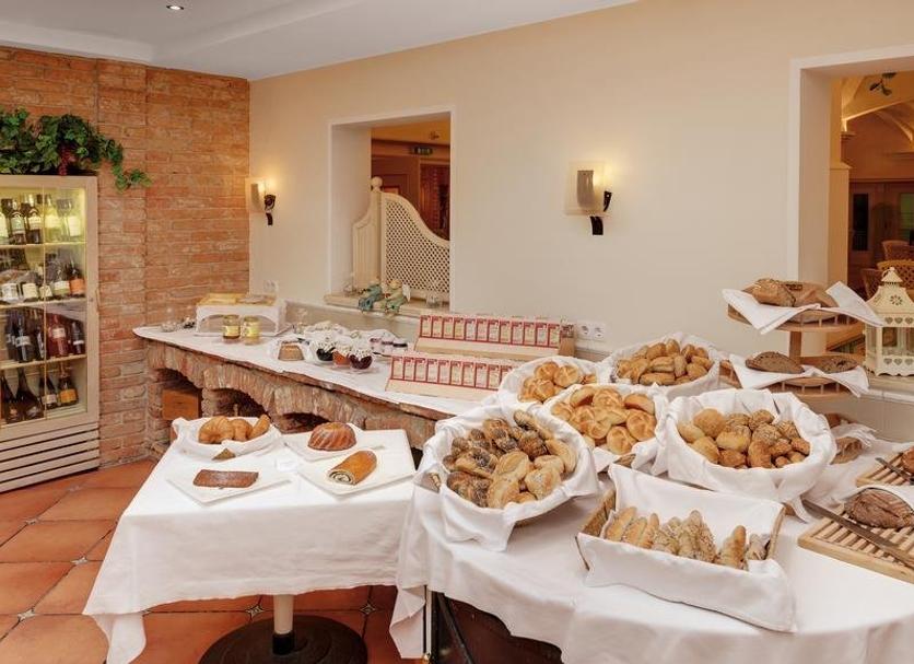Buffet Photo
