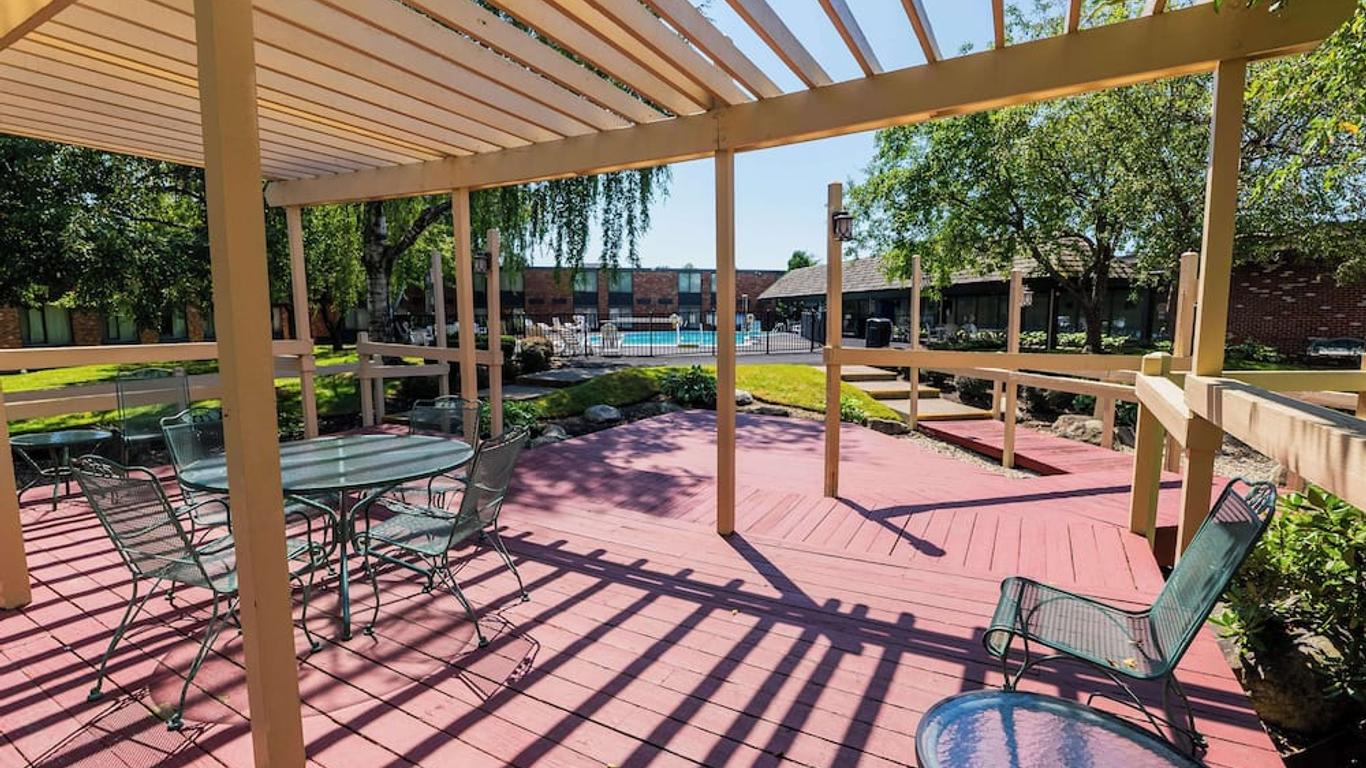 Fireside Inn & Suites Portland