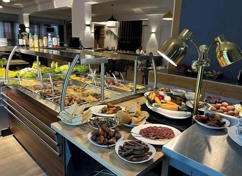 Buffet Photo