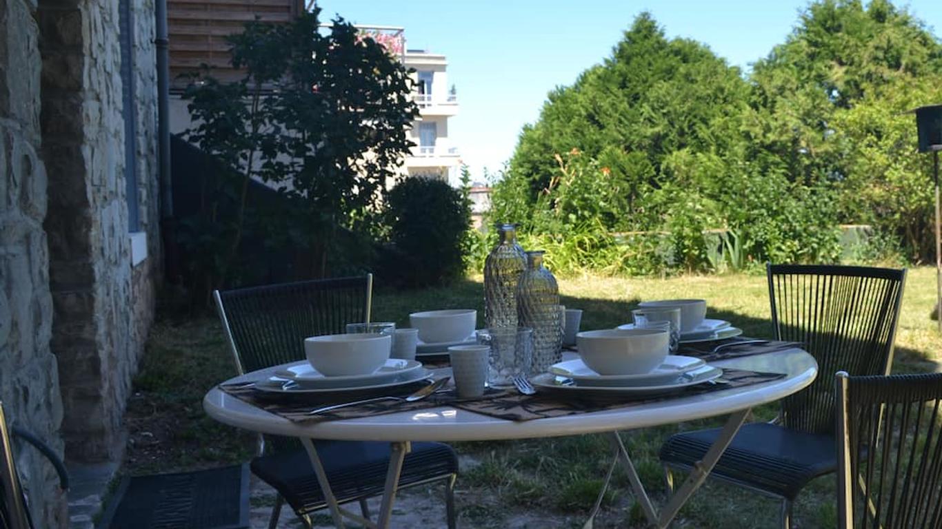 Le Bompard 50 m2 Villa Art Déco Plein centre avec jardin