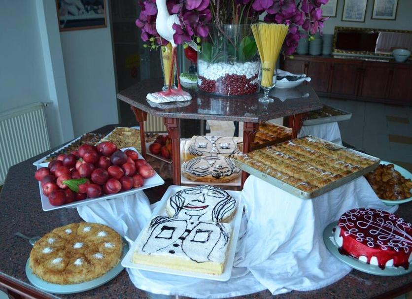 Buffet Photo