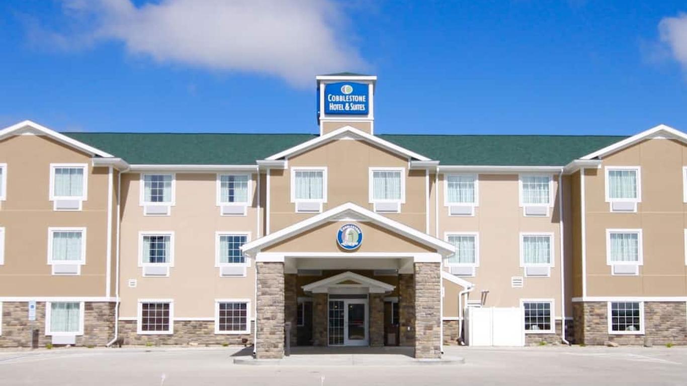Cobblestone Hotel & Suites - Devils Lake