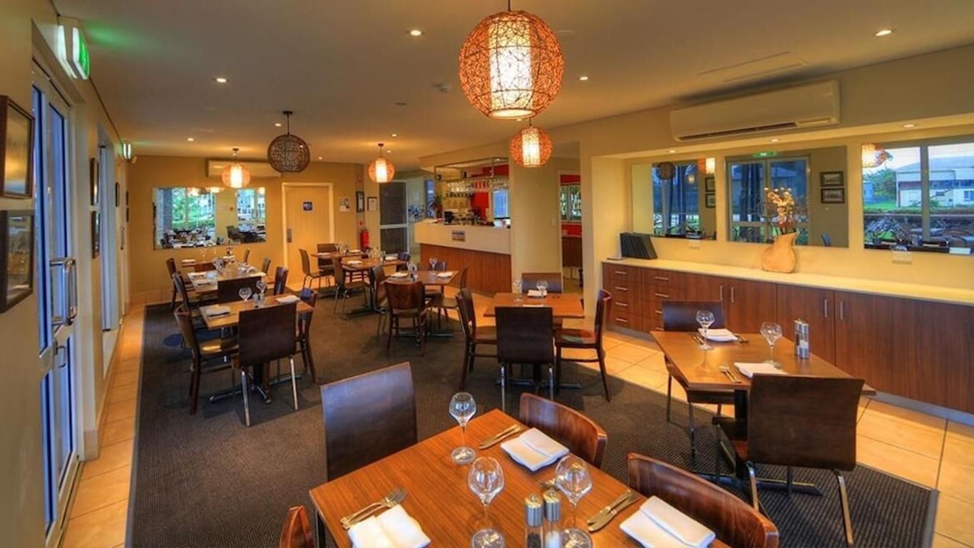 Tropixx Motel & Restaurant