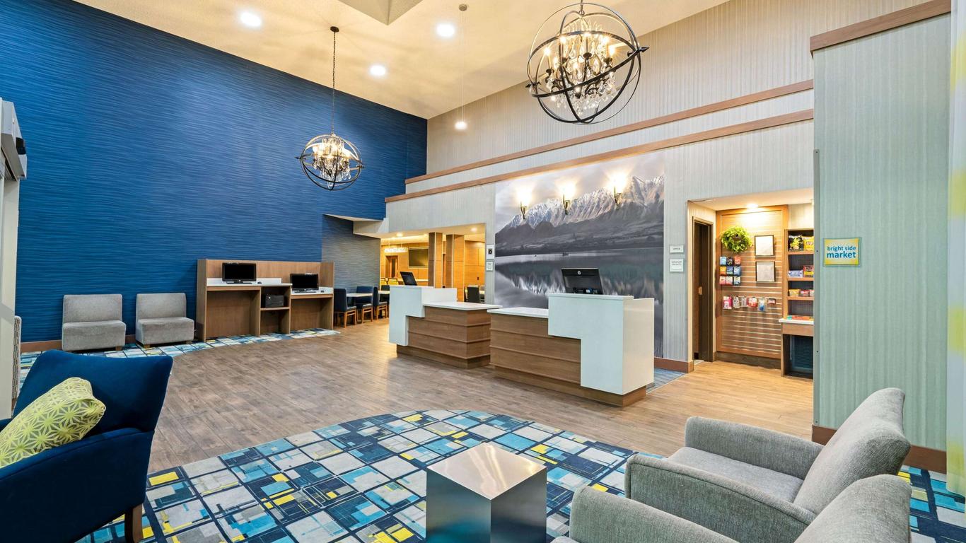 La Quinta Inn & Suites by Wyndham Logan