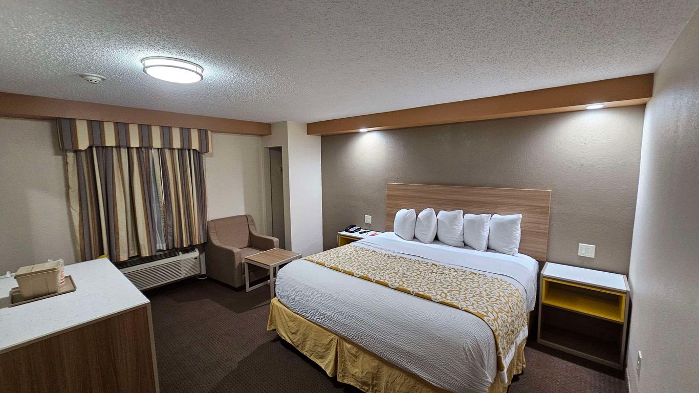 Econo Lodge Iselin