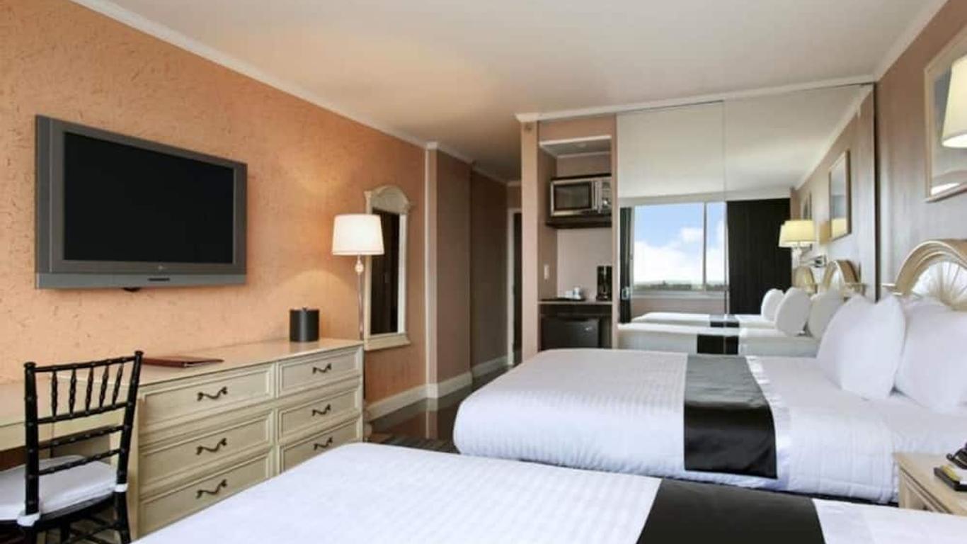 Ramada by Wyndham North Bergen
