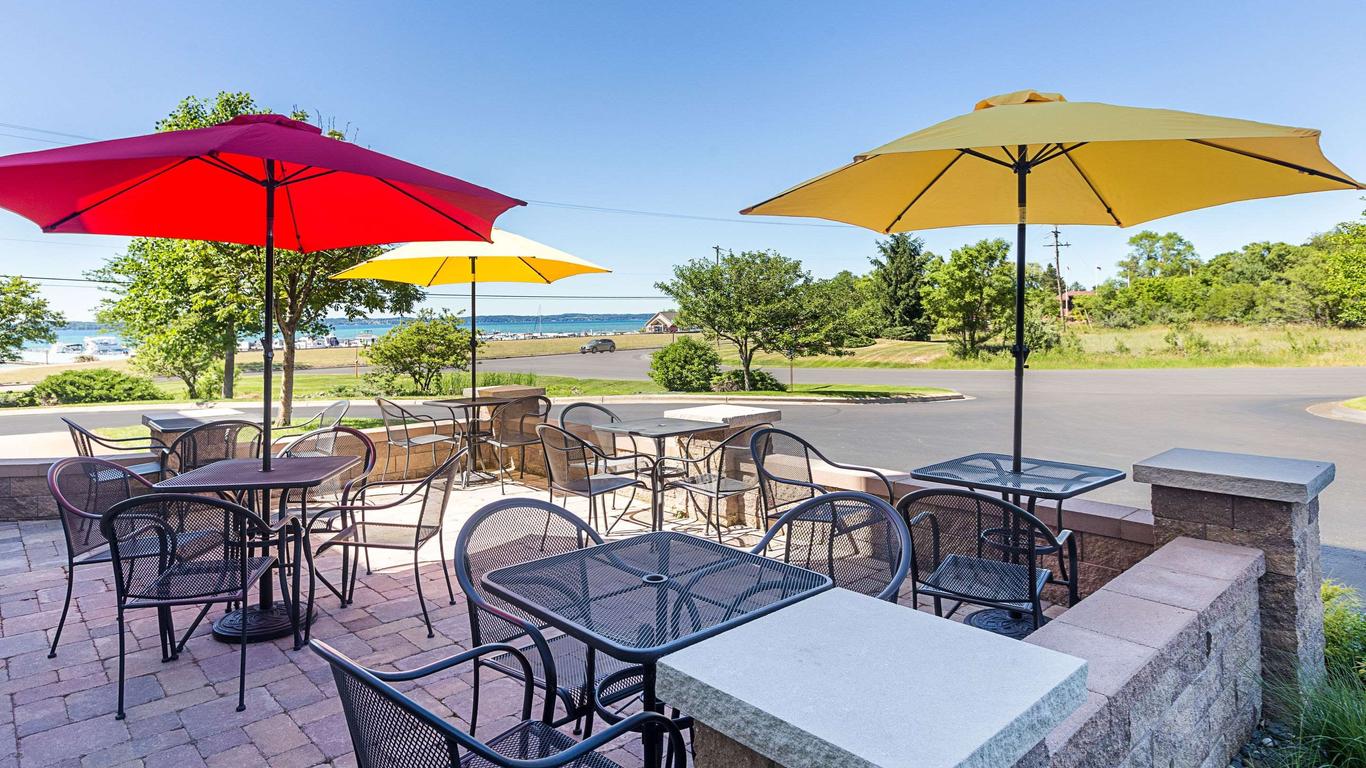 Sleep Inn & Suites Bay View Acme - Traverse City