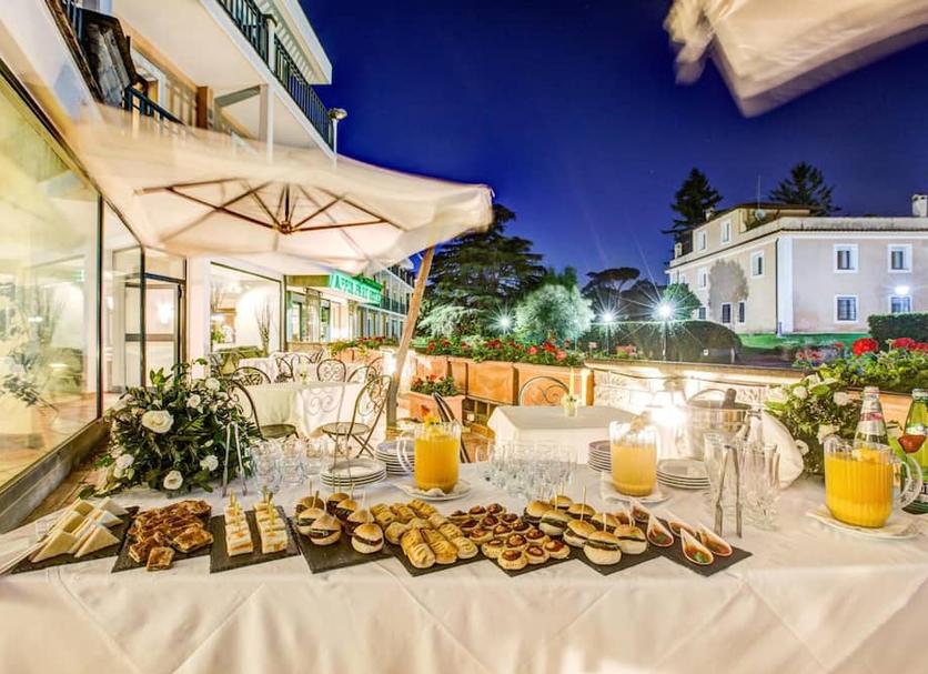 Buffet Photo