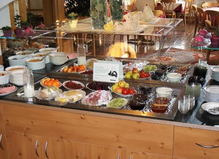 Buffet Photo