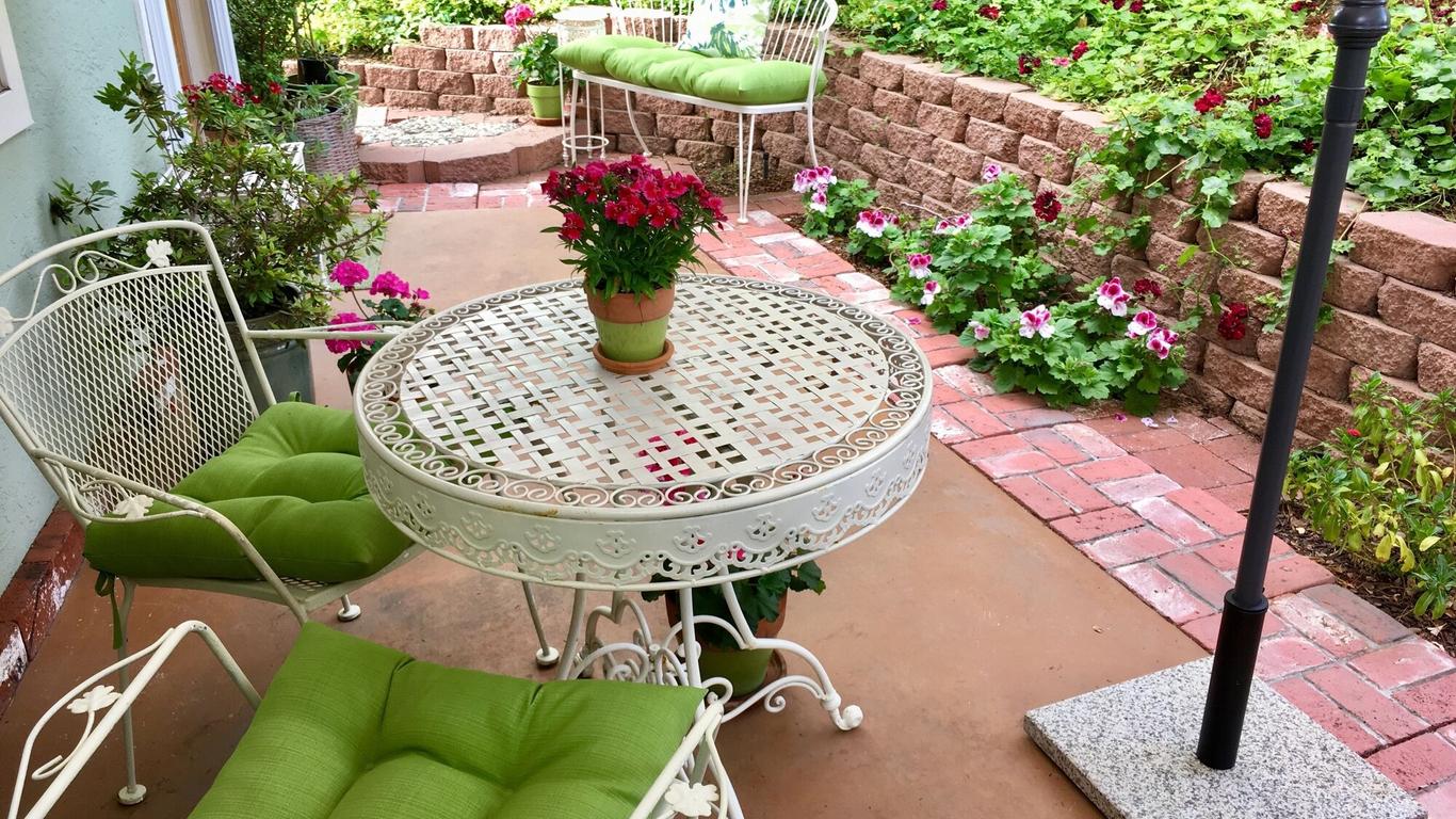 Sandra D's Country Guest House