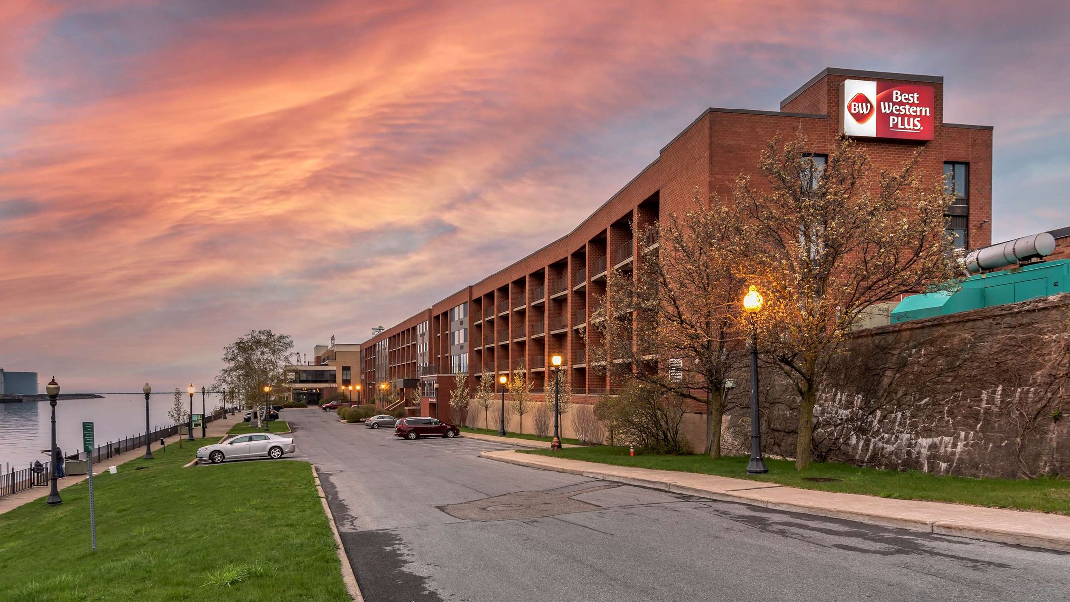 Best Western Plus Oswego Hotel and Conference Center à partir de 127