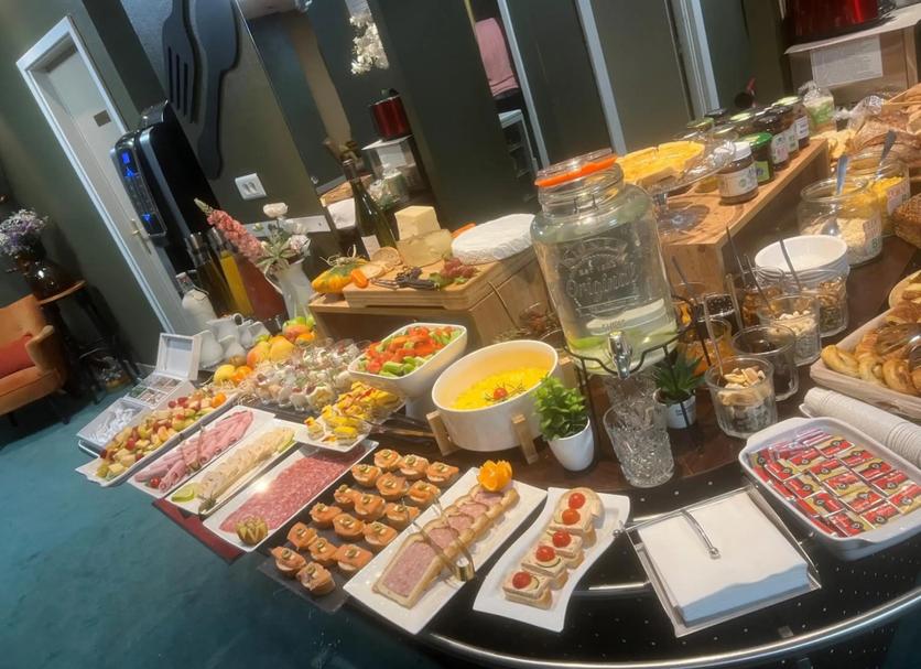 Buffet Photo