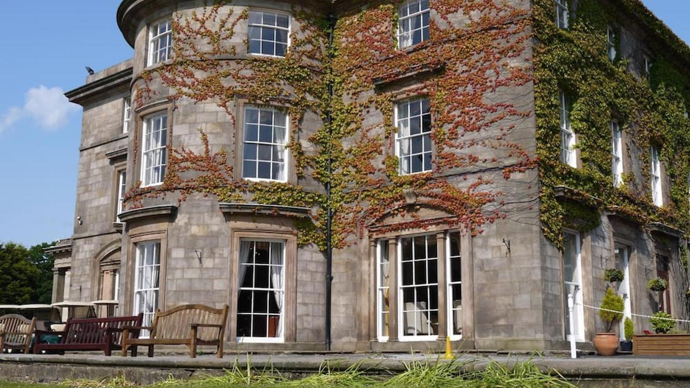Shaw Hill Hotel Golf And Country Club