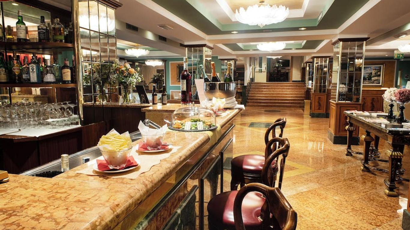 Santa Barbara Hotel