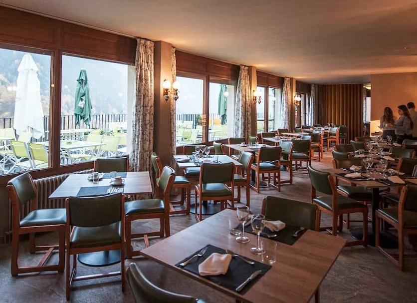 Restaurant Photo