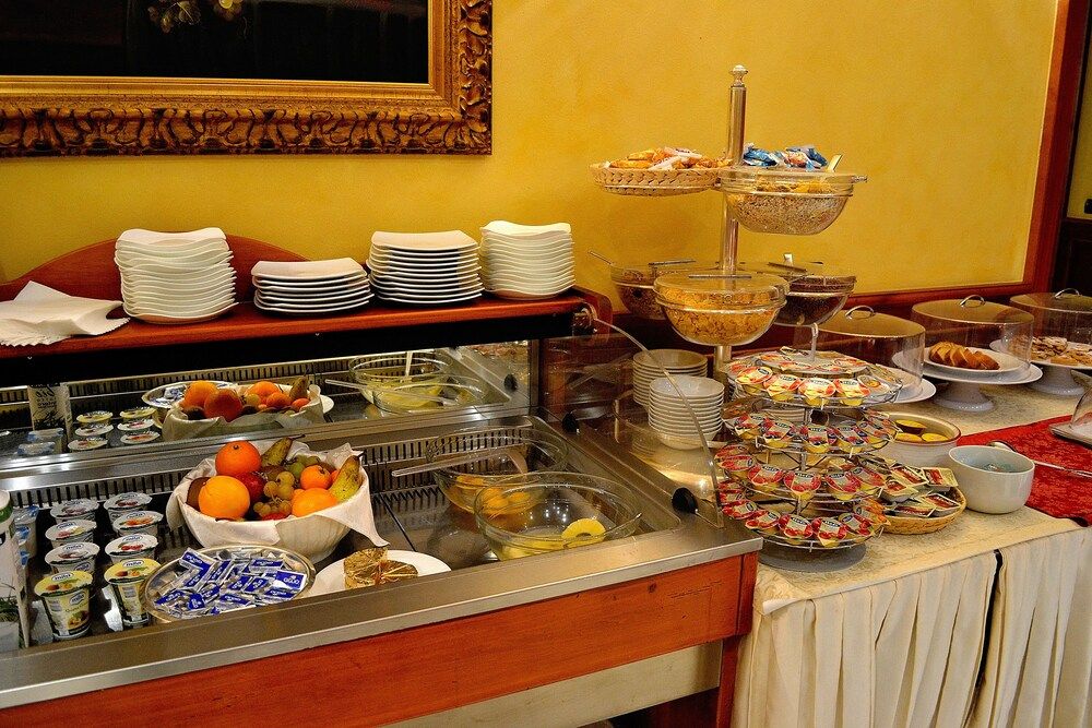 Buffet Photo