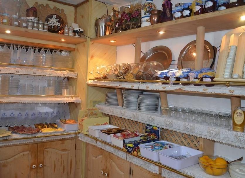 Buffet Photo