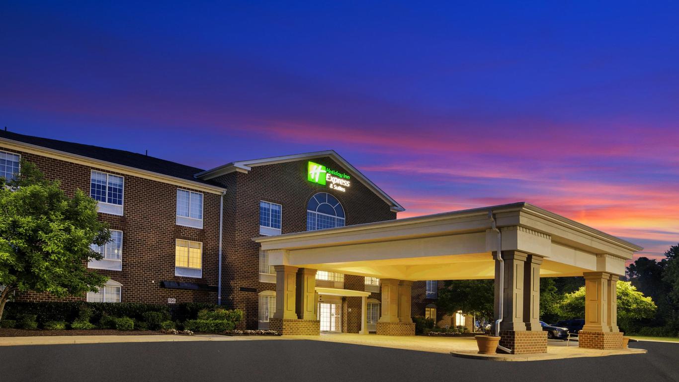 Holiday Inn Express & Suites Warrenton