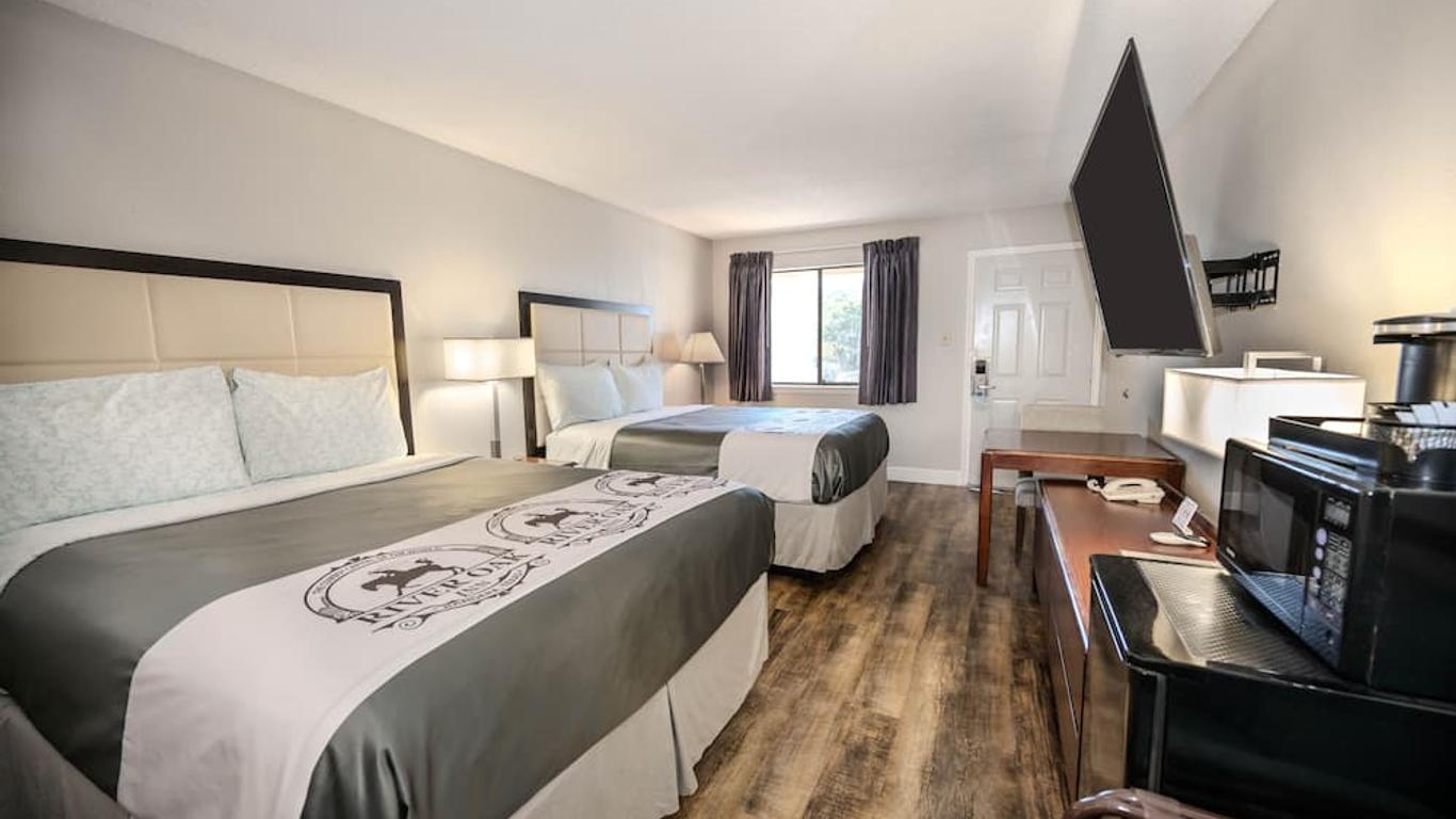 River Oak Inn