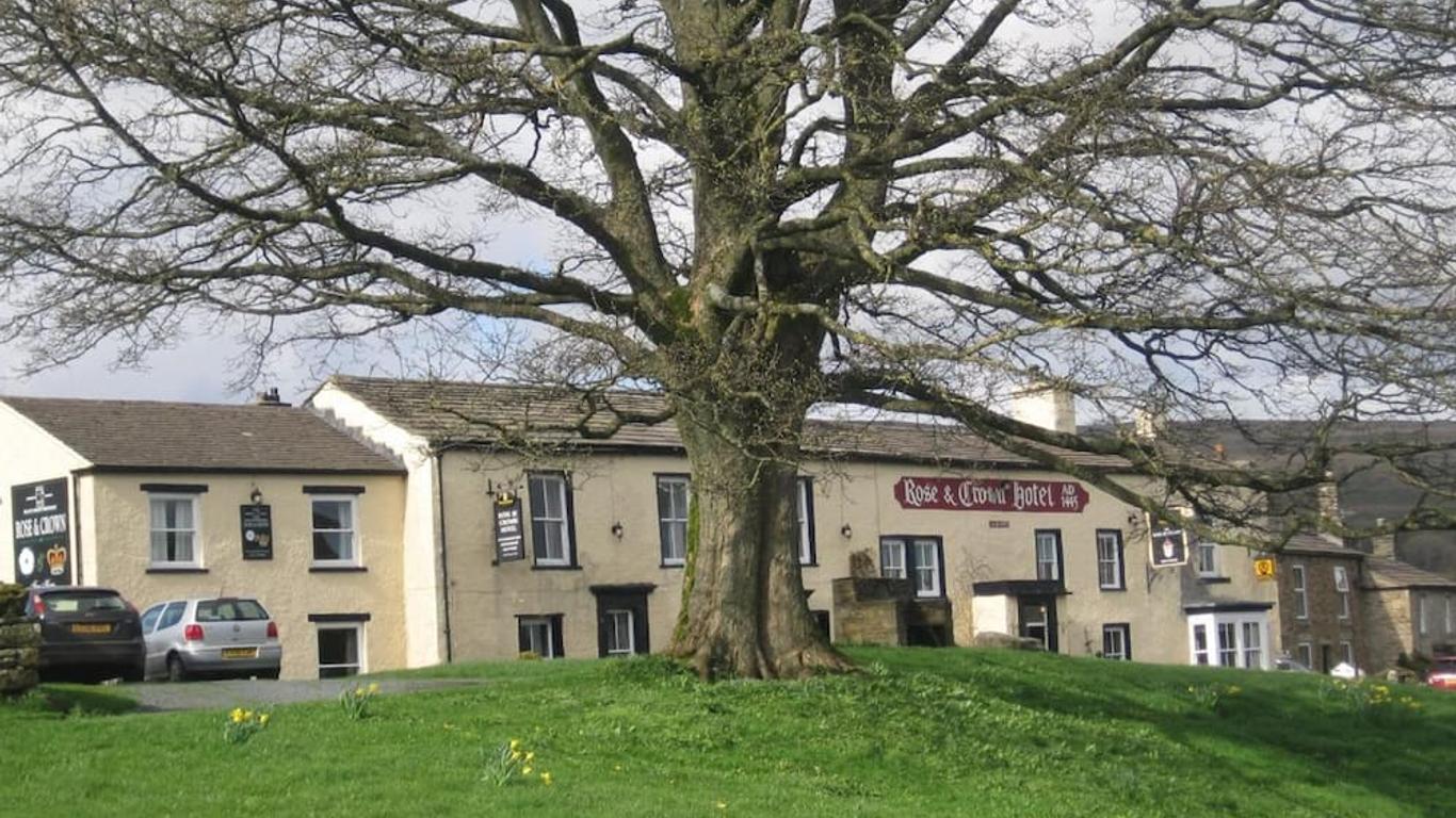 OYO Rose & Crown Hotel