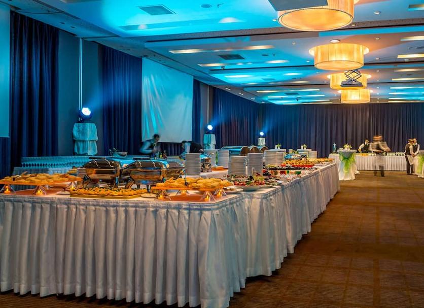 Buffet Photo