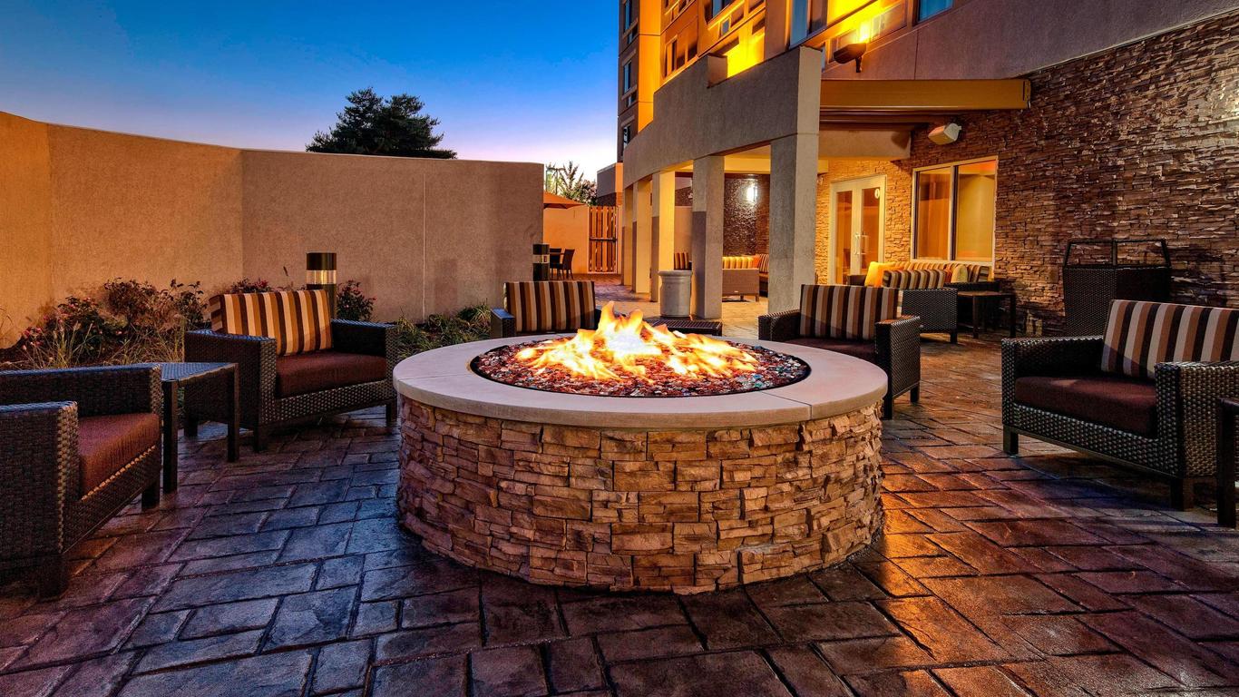 Courtyard by Marriott Westbury Long Island
