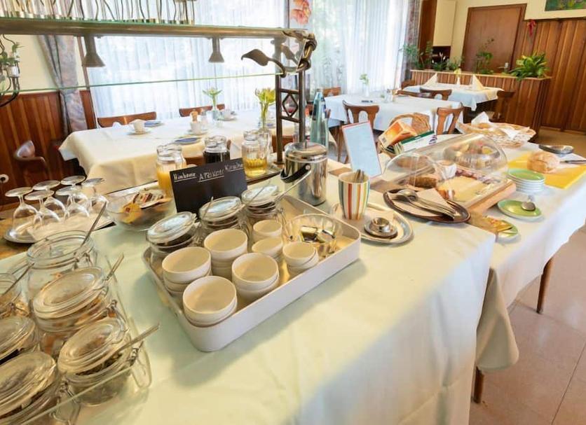 Buffet Photo