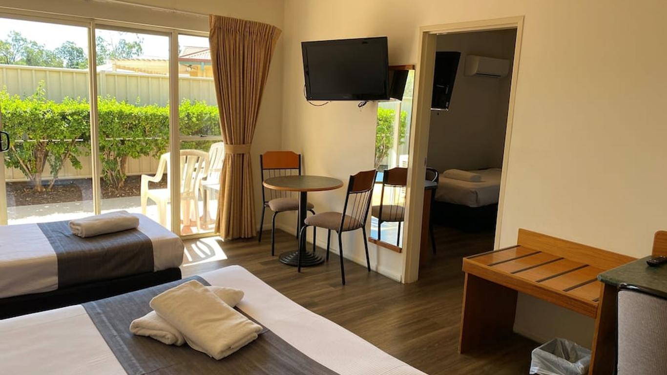 Emerald Explorers Inn