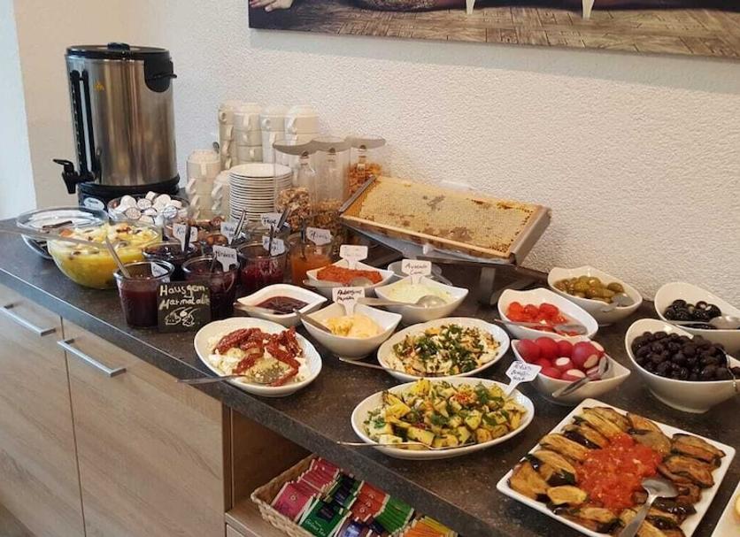 Buffet Photo