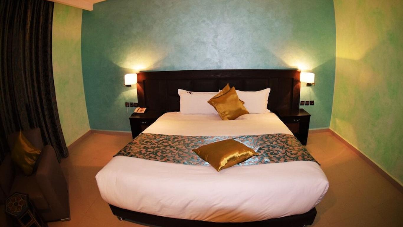 Palm's Hotel Club