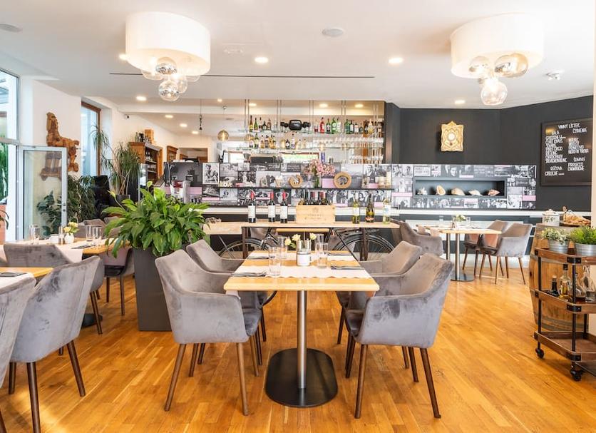 Restaurant Photo