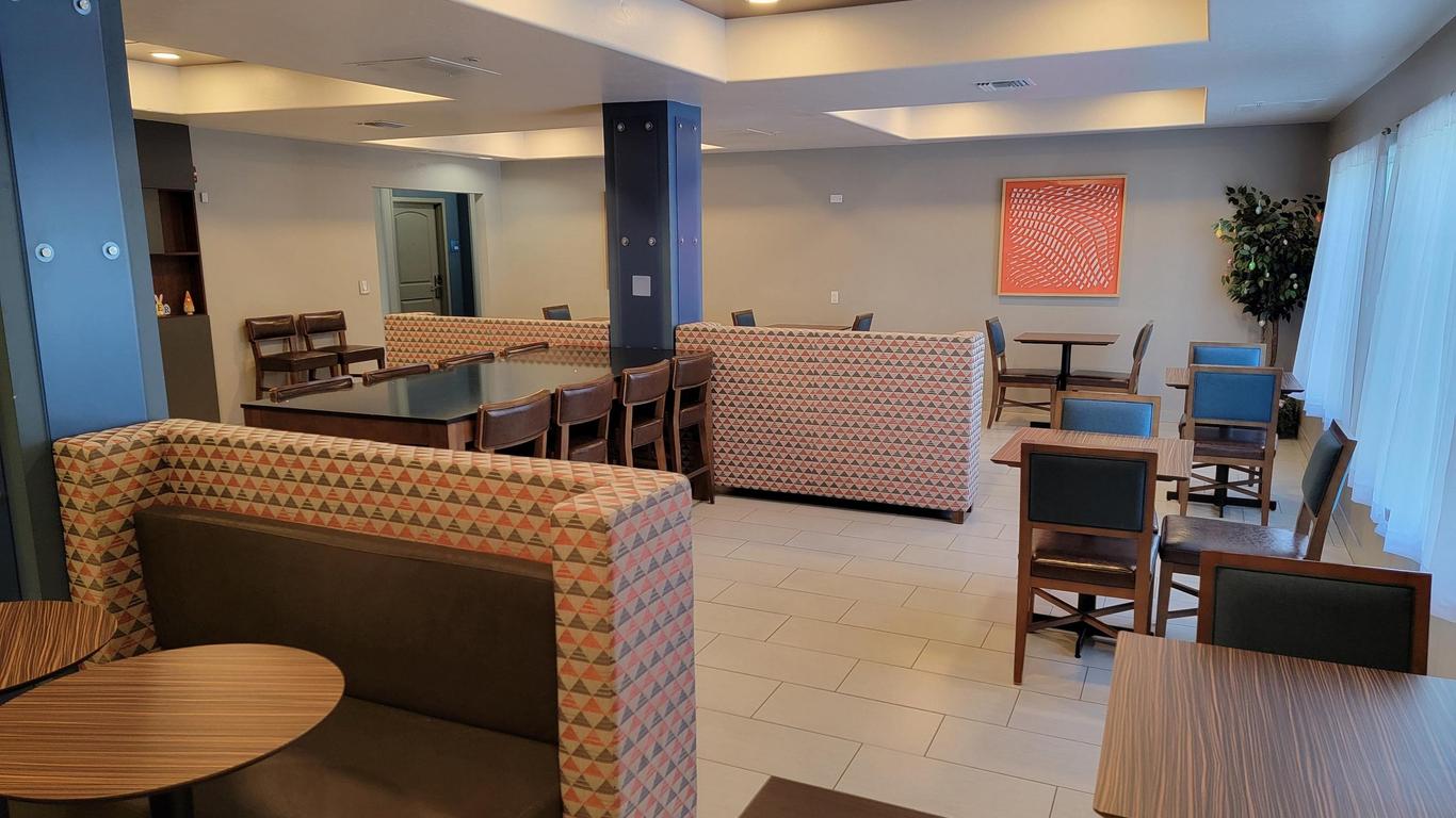 Holiday Inn Express & Suites Casa Grande