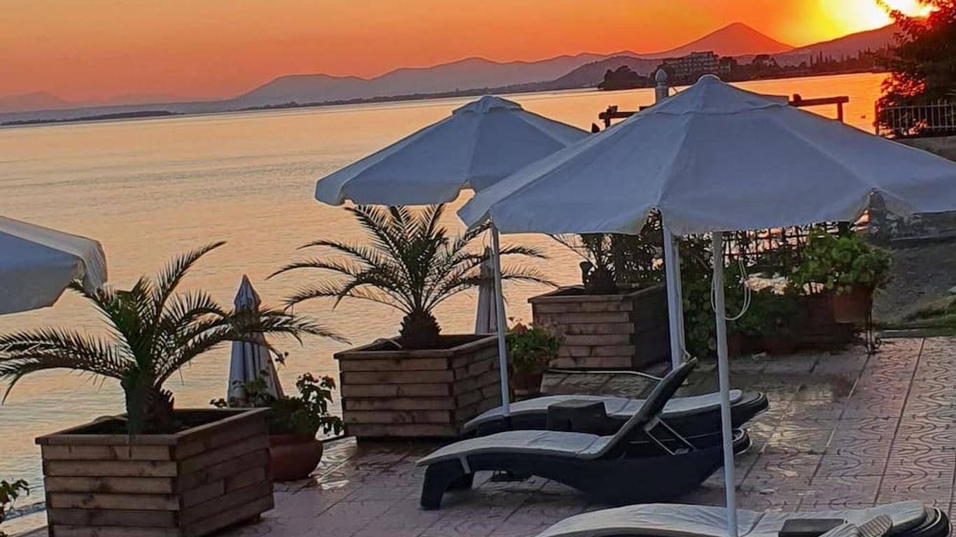 Artemis Hotel