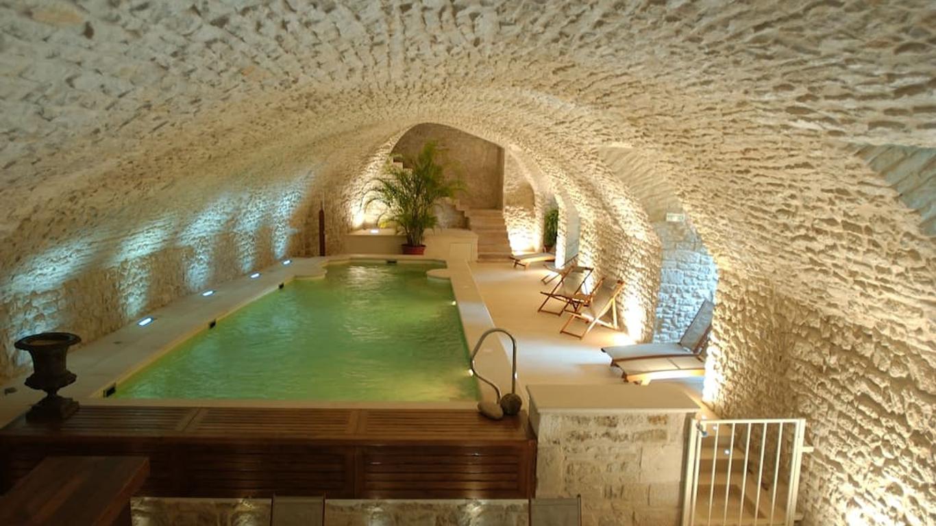 Chateau De Vault de Lugny