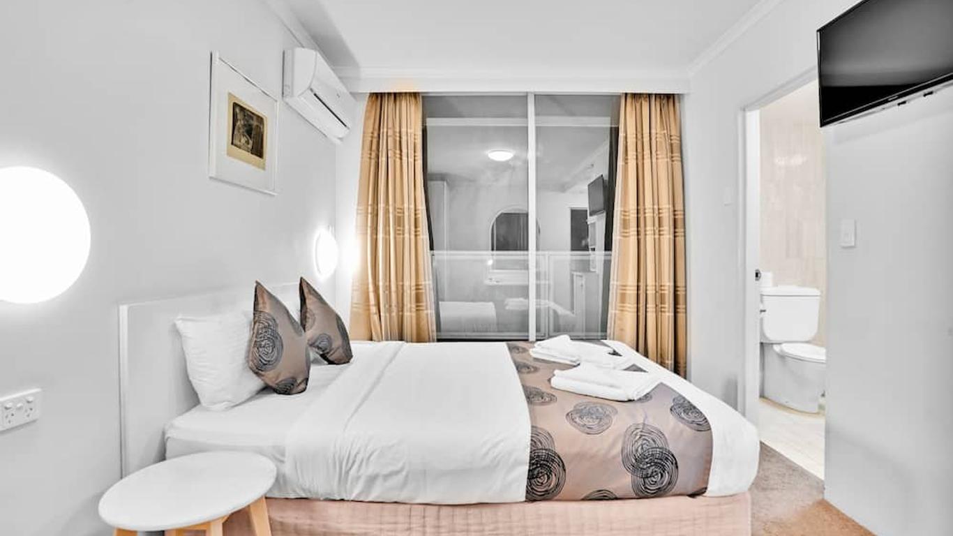 Carlton Lygon Lodge Studio Apartments
