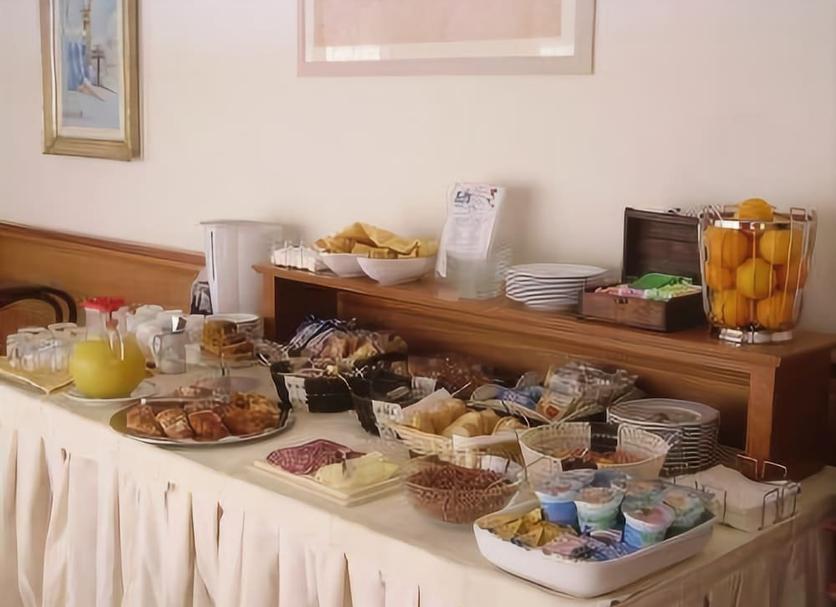 Buffet Photo